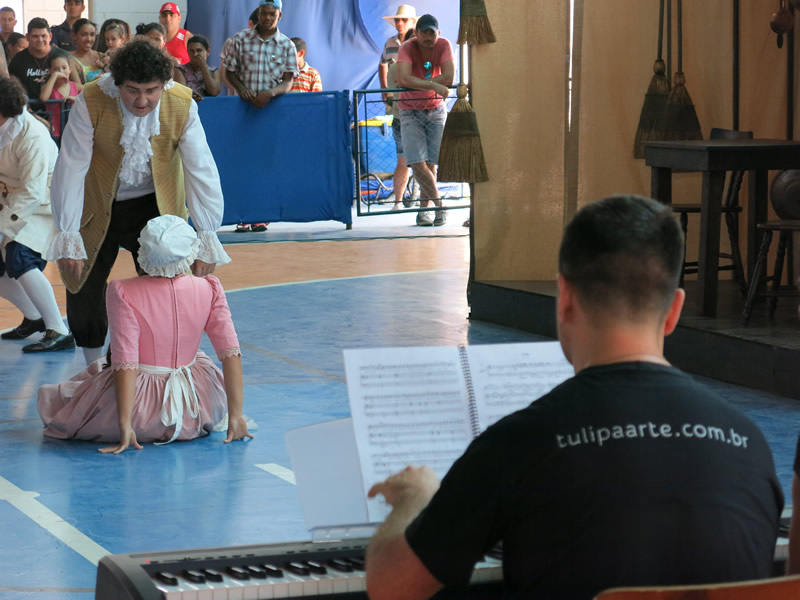 La Serva Padrona by G.Pergolesi. Brazilian soprano Isabella Lucchi, Brazilian baritone Marcio Marangon, Brazilian pianist Fábio Bezuti. September and October, 2014.