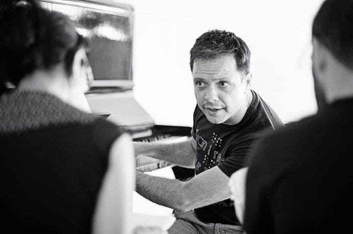 Fabio Bezuti coaching singers