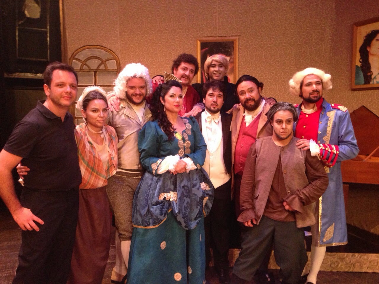 Elenco da opera O barbeiro de Sevilha em Vitoria ES 2014 com Isabella Luchi, Luciana Bueno, Marcio Marangon, Gilberto Chaves, Licio Bruno, Joao Marcos Charpinel, Alessandro Santana e o ator Junior Rocha. Regencia do maestro Leonardo David.