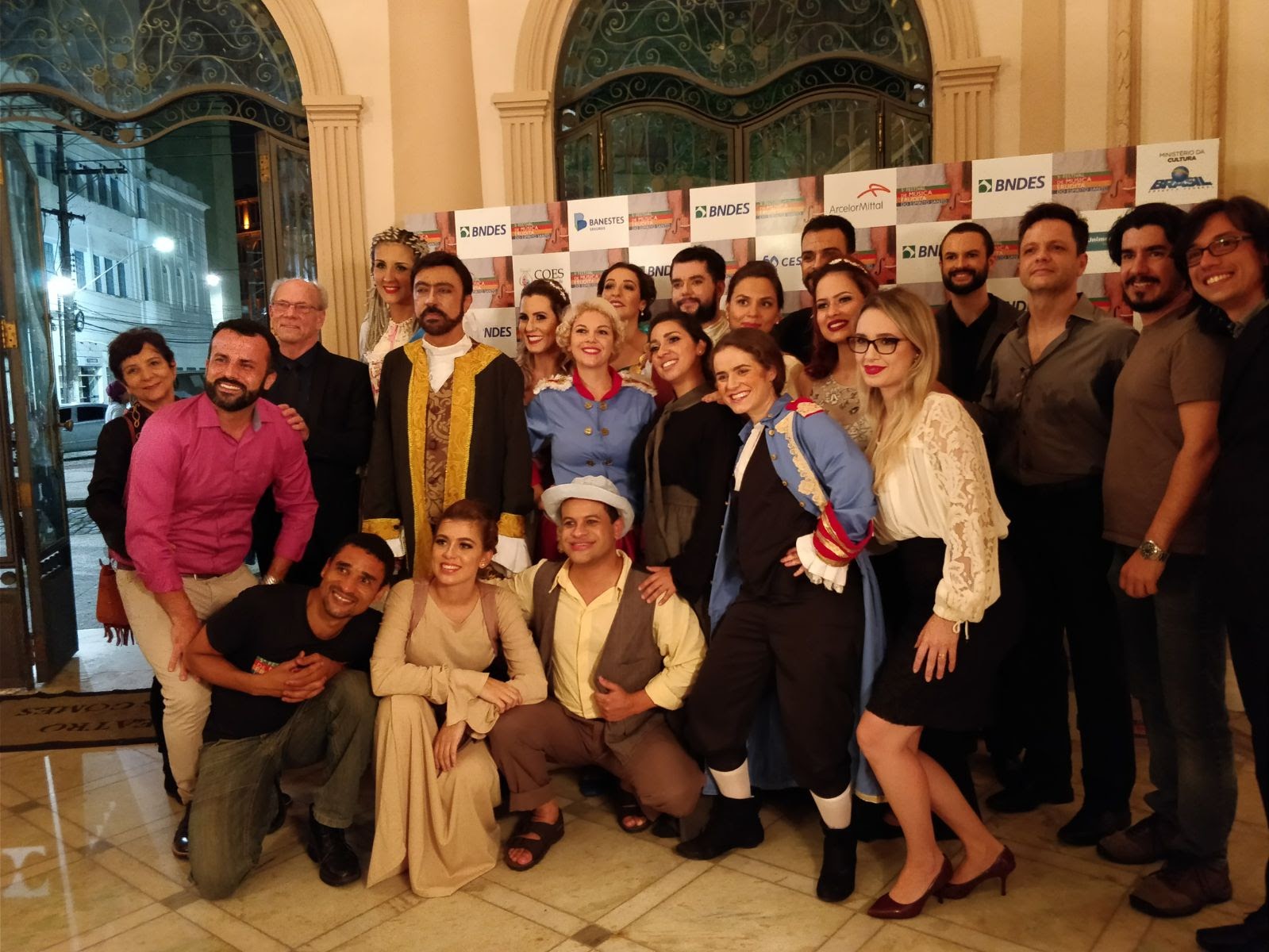 After our performance, the cast of the entire Vitoria Opera Studio, in Vitoria, ES - Brazil. November, 2017. With stage director Marc Verzatt, pianist Willian Lizardo, cenographer Colete Dantas, baritone Joao Paulo Ribas, light designer Fabio Prieto, executive director Tarcisio Santorio and Andre Estefson among the incredible young singers: Ana Meirelles, Annanda Samarine, Aricia Diefenthaeler, Arifer Gomes, Igor Meirelles, Isabella Luchi, Julio Pitthan, Laila Pancieri, Luane Voigan, Marcelo Coelho, Max Freitas, Natalia Hubner, Patricia Eugenio, Rayanne Carrara, Rosiane Queiroz and Willian Donizetti.